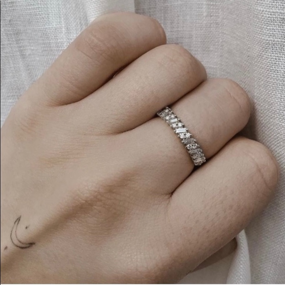 Brand new baguette diamond white gold band